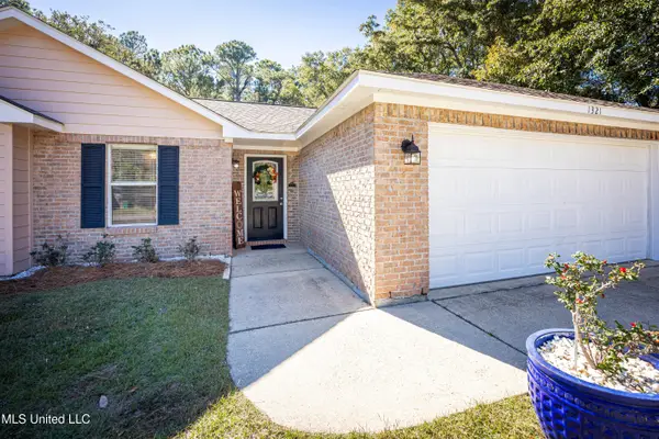 1321 Oak Street, Ocean Springs, MS 39564