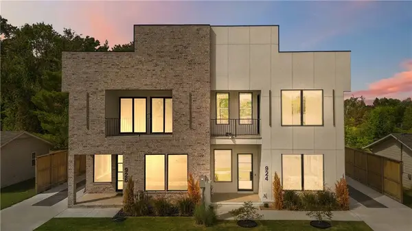 924 SE G Street, Bentonville, AR 72712