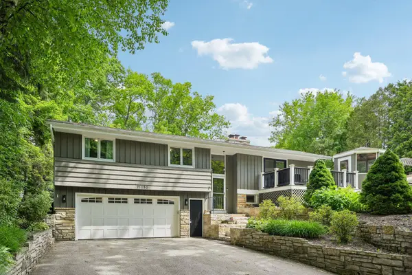 21180 Mary Lynn Dr, Brookfield, WI 53045