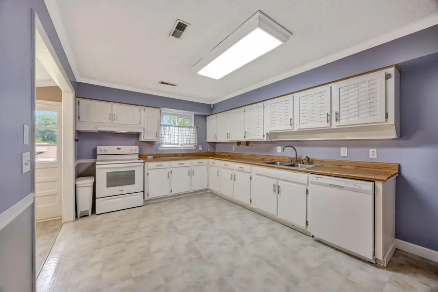 1331 Cloverdale Circle, Hixson, TN 37343 - Image #2