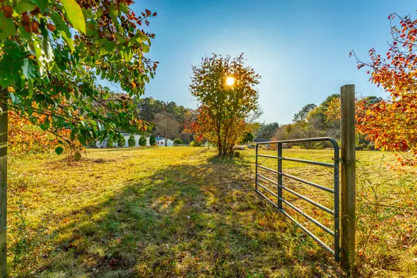 633 E Garden Farm Road, Rossville, GA 30741