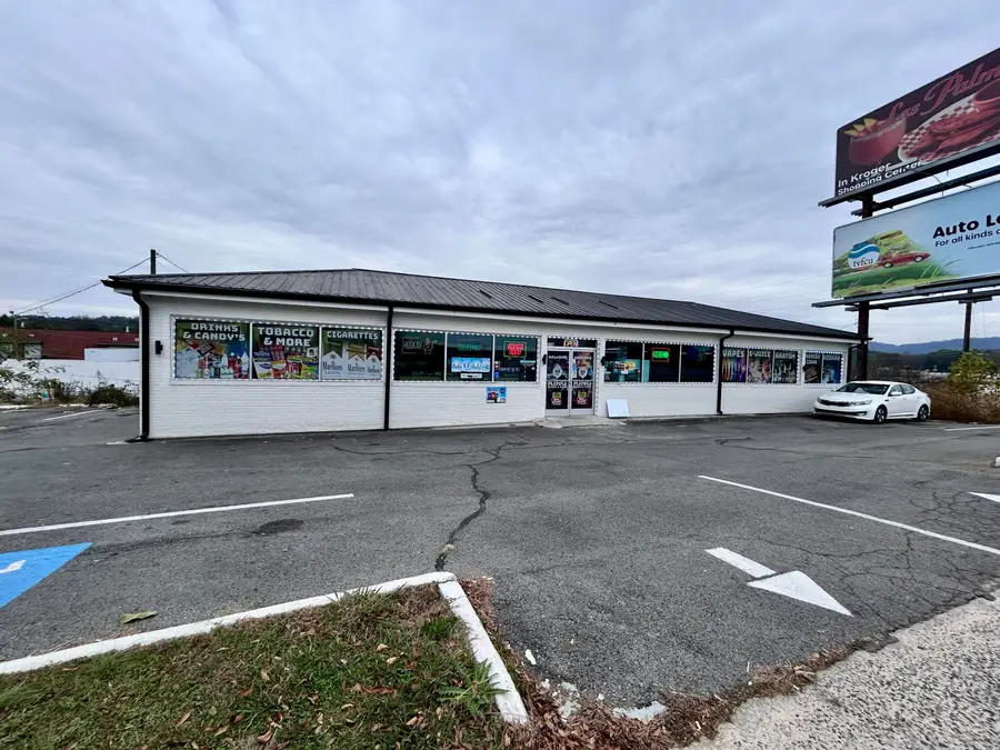 208 E Walnut Avenue, Dalton, GA 30721 - Image #2