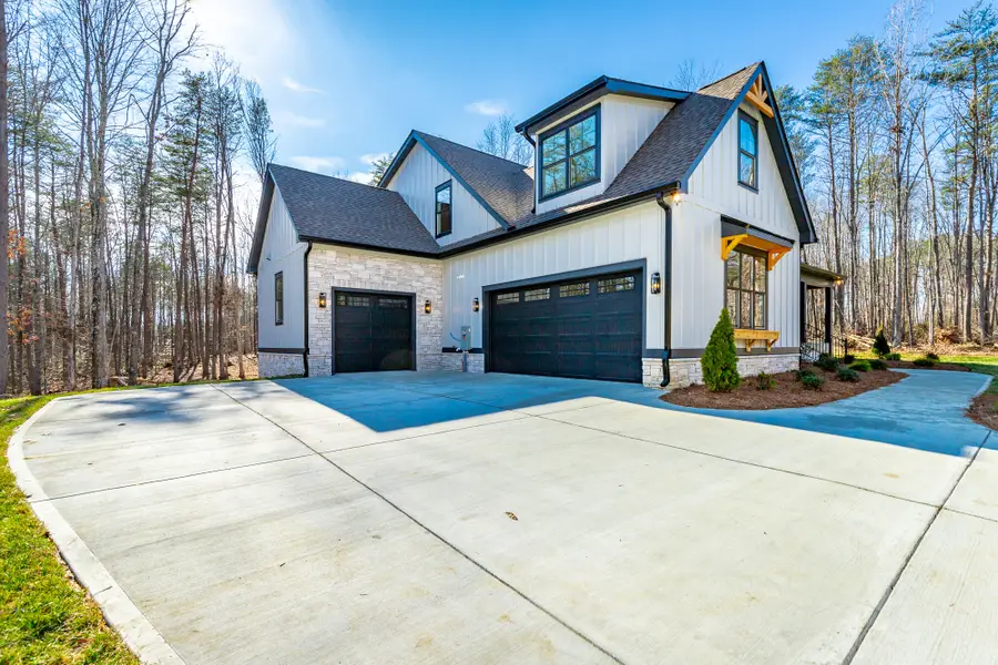 2964 Mowbray Pike, Soddy Daisy, TN 37379 - Image #3