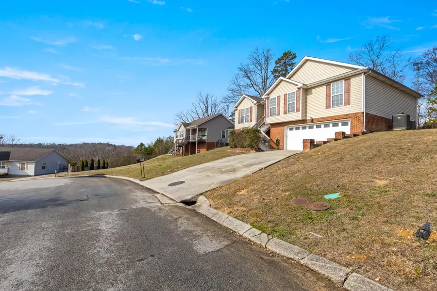 1867 Coffee Tree Lane, Soddy Daisy, TN 37379 - Image #3