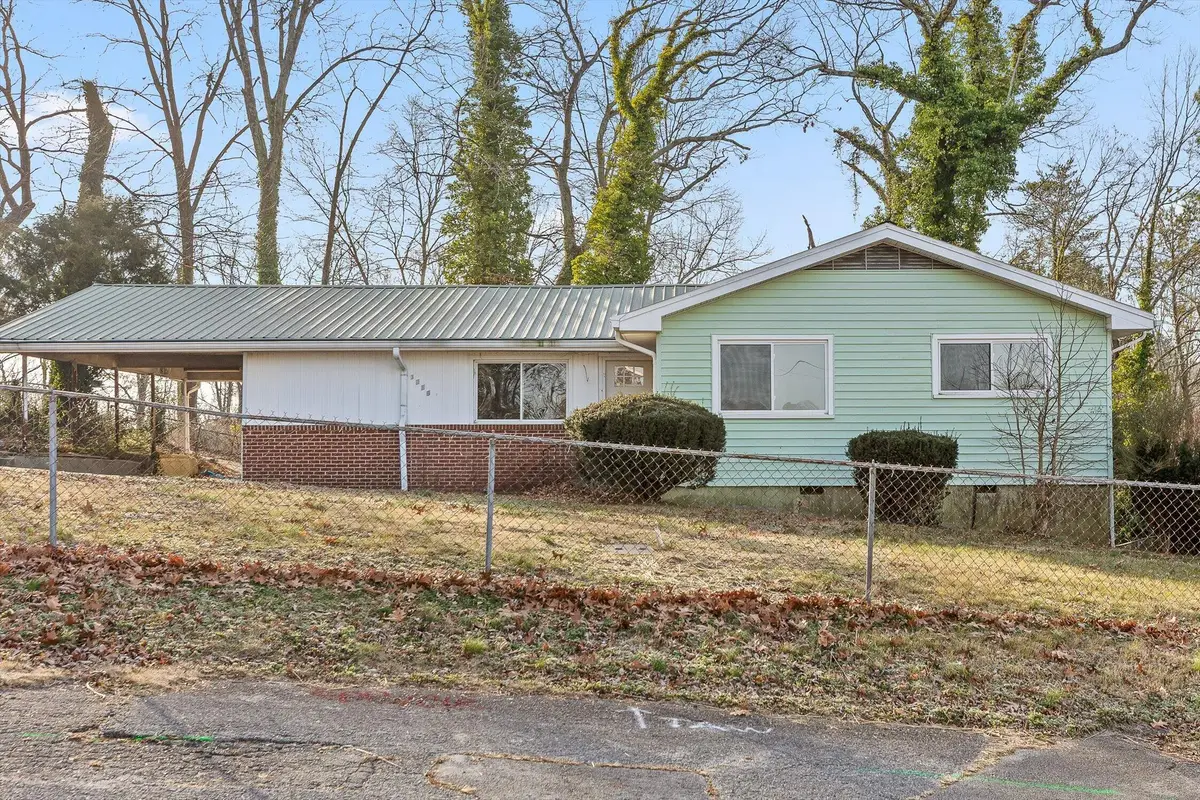 3706 Hemingway Drive, Chattanooga, TN 37406 - Image #1