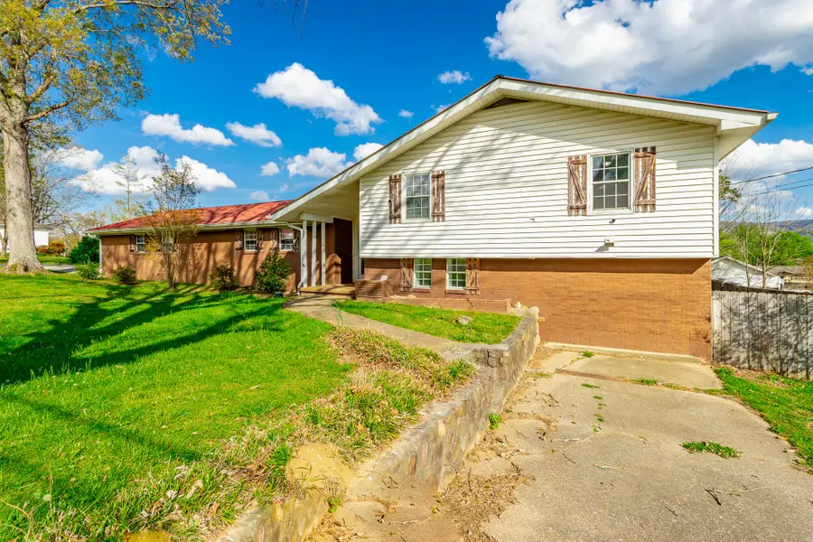 568 Poplar Street, Trenton, GA 30752 - #3