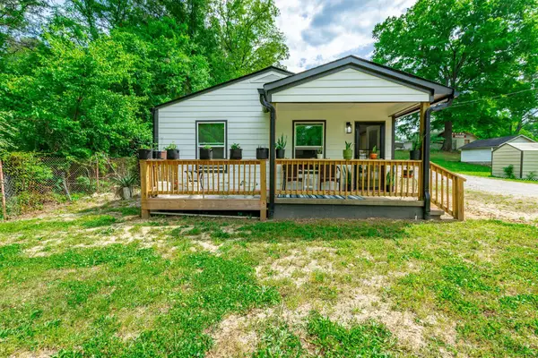1366 Lakeview Drive, Rossville, GA 30741