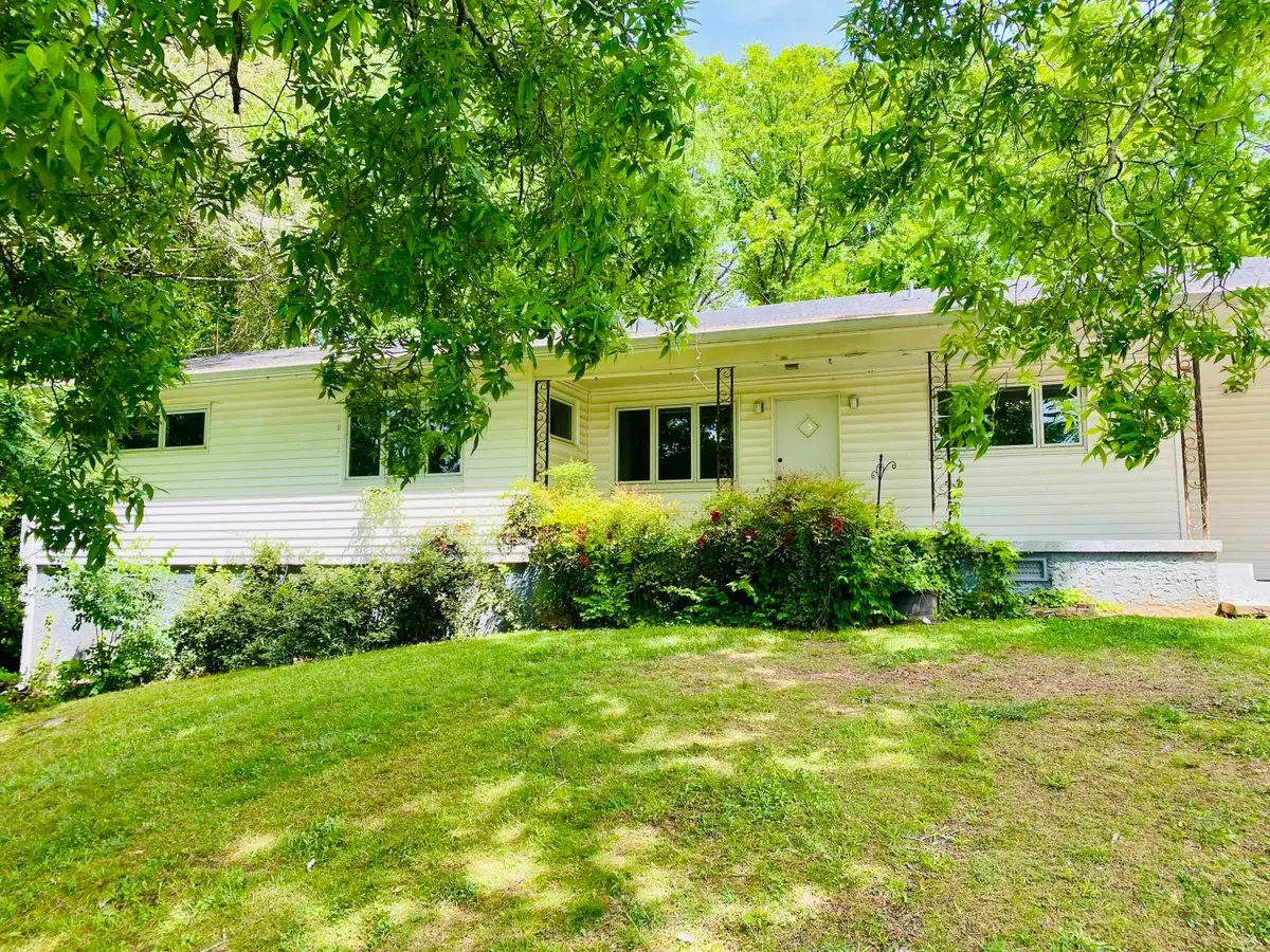 625 Mississippi Avenue, Signal Mountain, TN 37377 - #1
