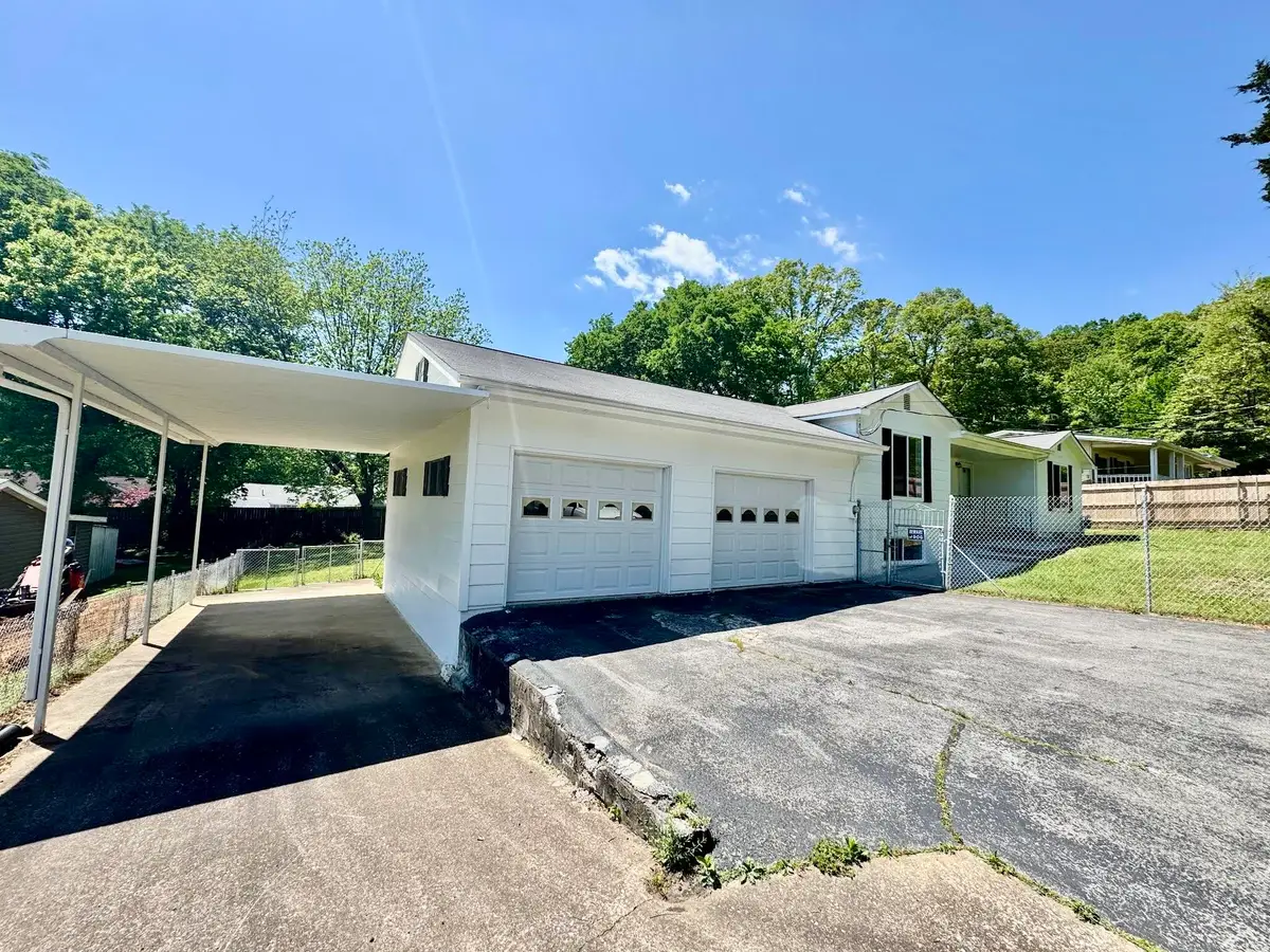 216 W Walden Circle, Soddy Daisy, TN 37379 - #1