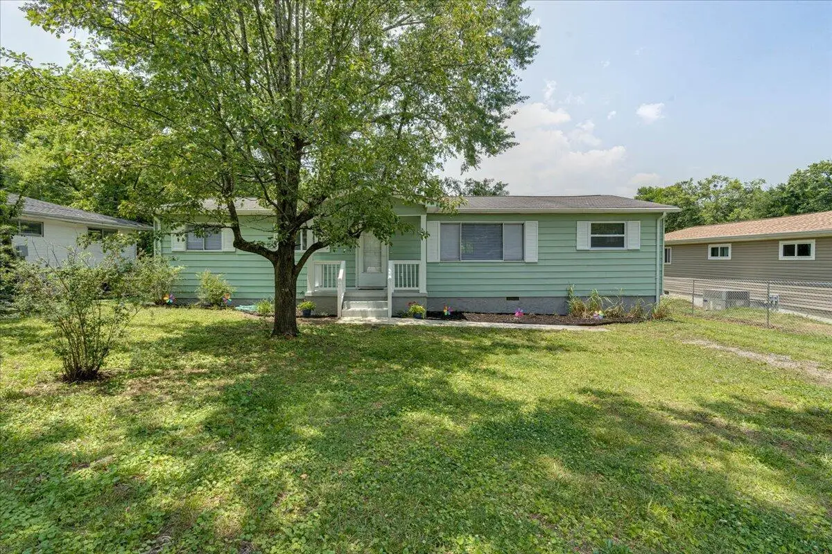 1303 E Sherry Drive, Rossville, GA 30741 - #1