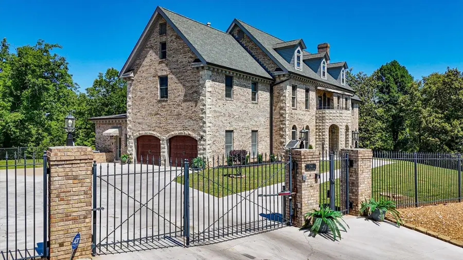 551 N Crest Court, Chattanooga, TN 37404 - #3