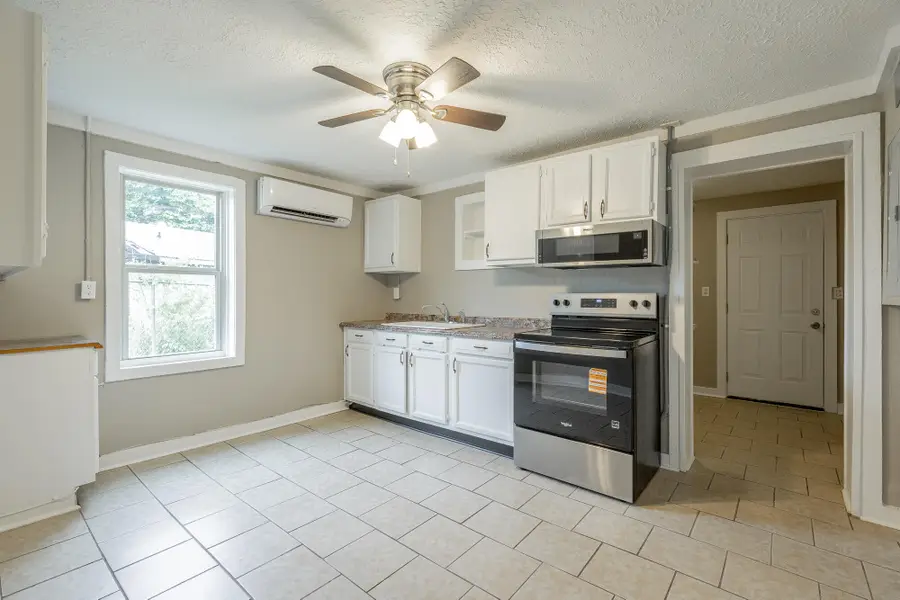 190 Sunset Drive, Trenton, GA 30752 - #2