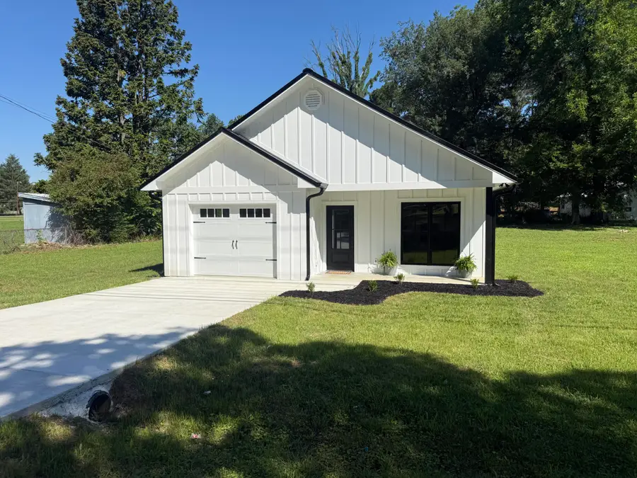 400 E 5th Street, Stevenson, AL 35772 - #2