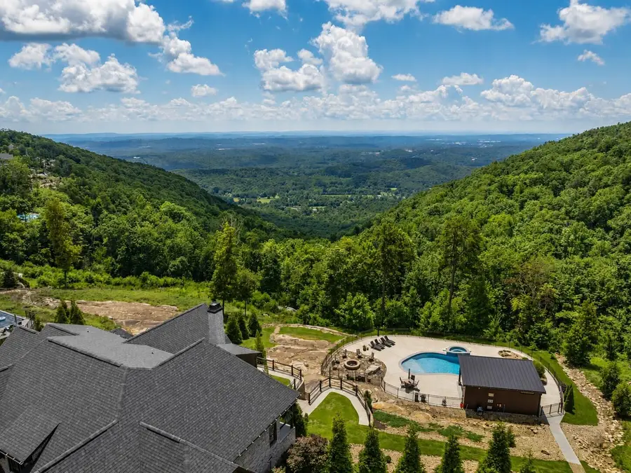 8008 Mountain Laurel Trail, Signal Mountain, TN 37377 - #2