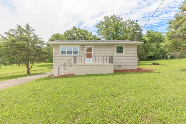 1204 Wooden Avenue, Rossville, GA 30741