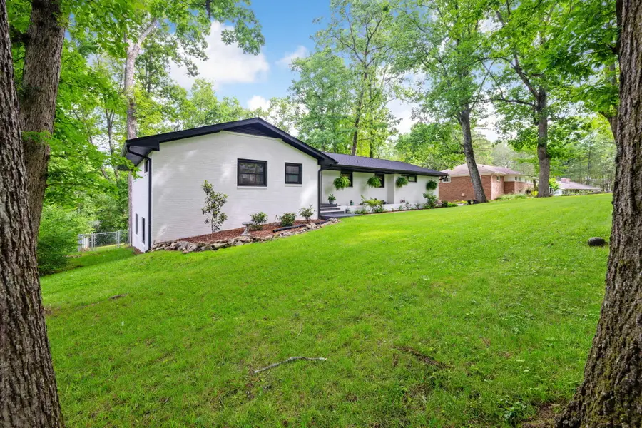 325 Arrow Drive, Signal Mountain, TN 37377 - #3