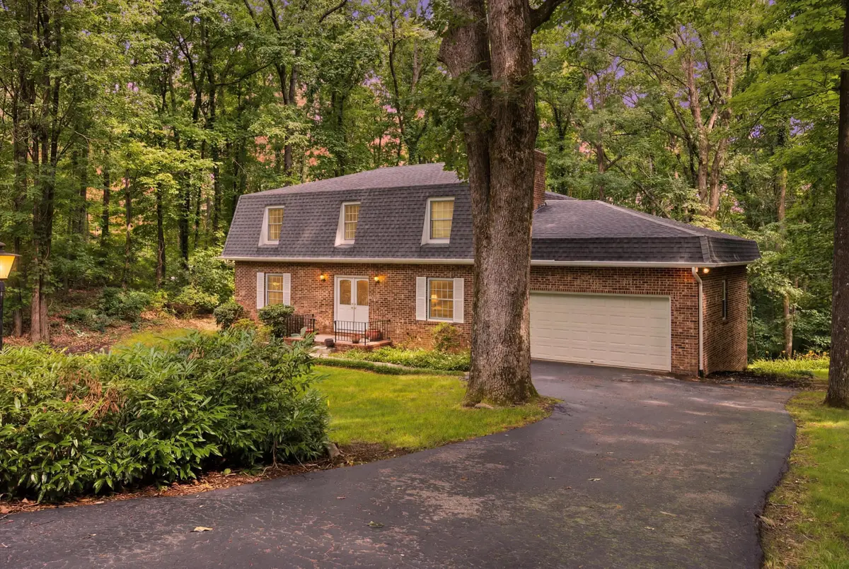 914 Glamis Circle, Signal Mountain, TN 37377 - #1
