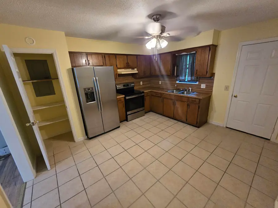 1020 Dude Street, Dalton, GA 30720 - #3