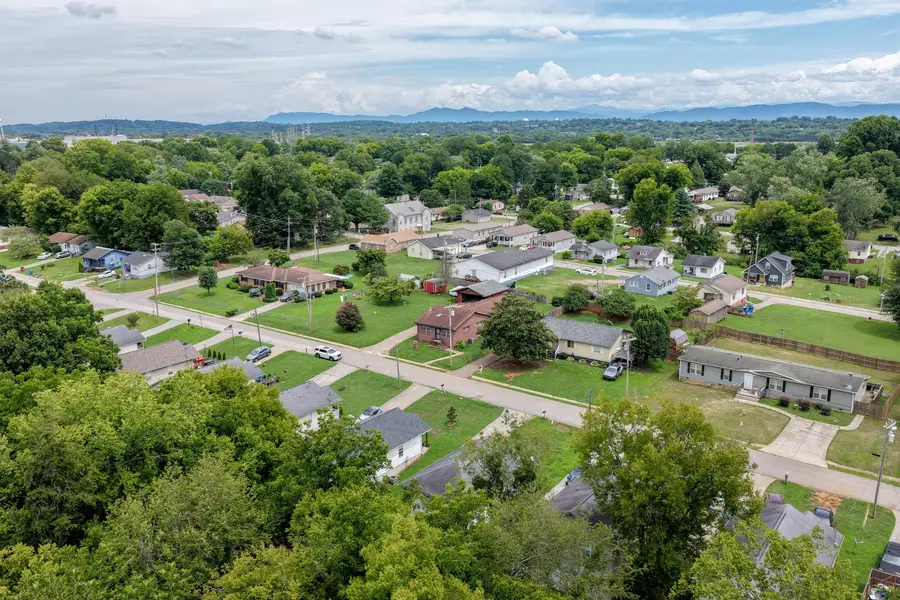 232 W Edison Street, Alcoa, TN 37701 - #2