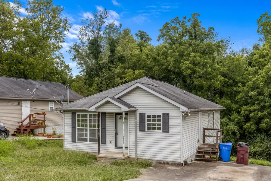 232 W Edison Street, Alcoa, TN 37701 - #3