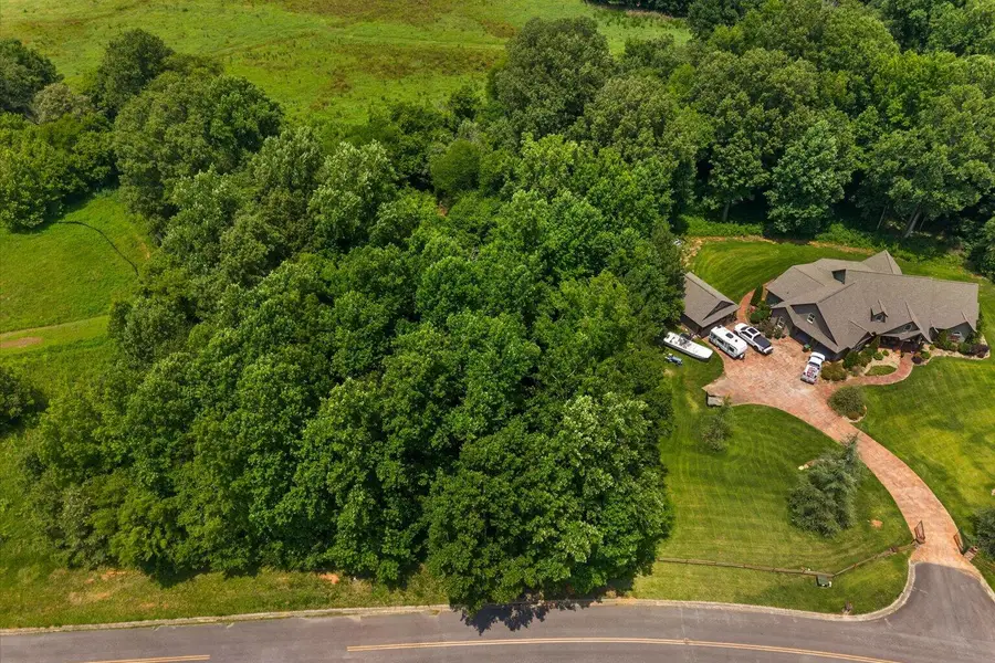 17 E Madison Street, Chatsworth, GA 30705 - #3