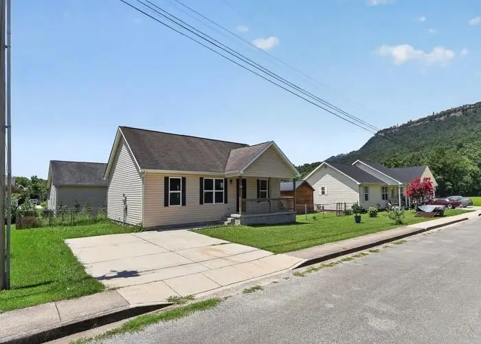 419 W 2nd Street, Jasper, TN 37347 - #3