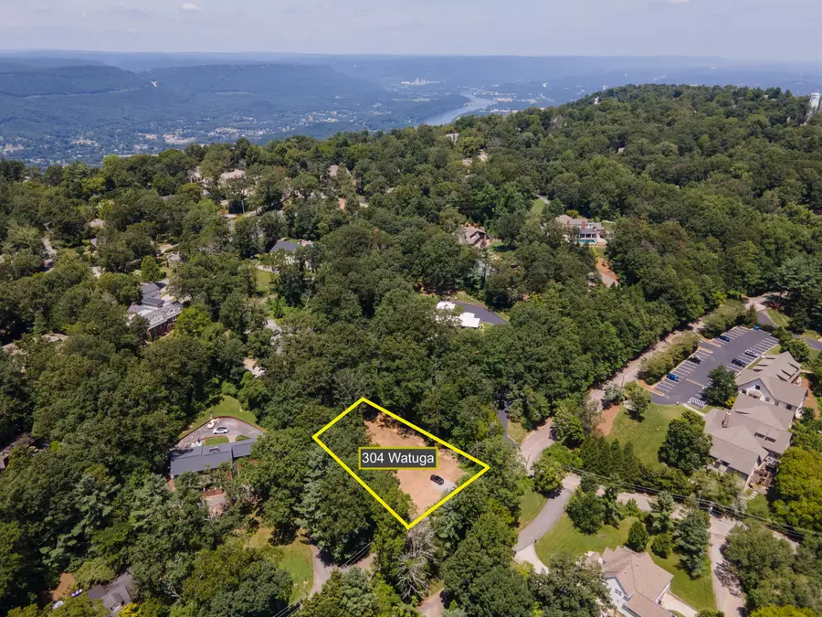 304 N Watauga Lane, Lookout Mountain, TN 37350 - #2