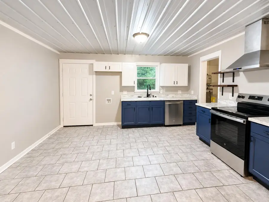 56 W Penn Street, Trion, GA 30753 - #2