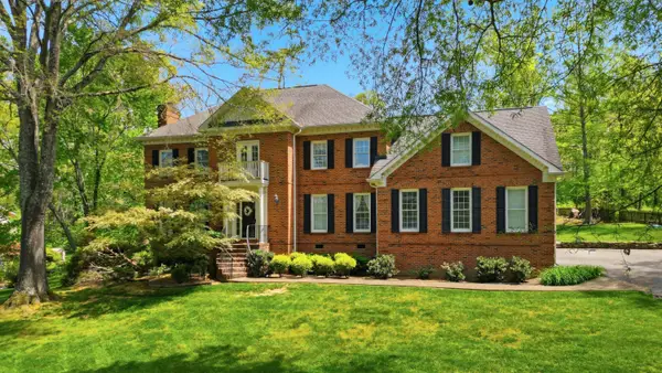 15 Middle Creek Road, Signal Mountain, TN 37377