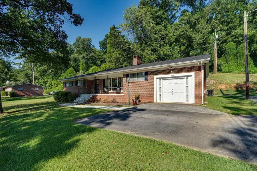 1000 Laurel Avenue, South Pittsburg, TN 37380 - #2