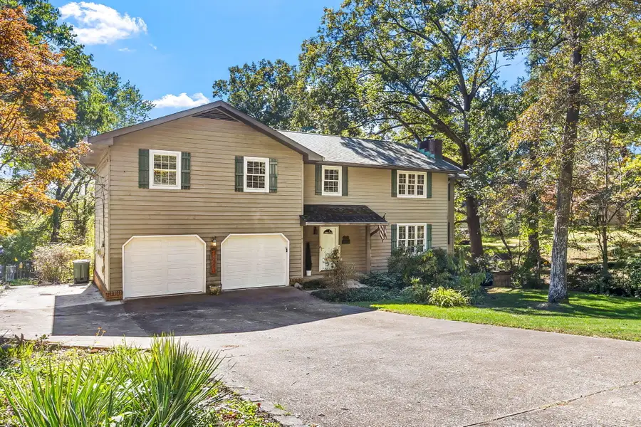 880 Kentucky Avenue, Signal Mountain, TN 37377 - #2
