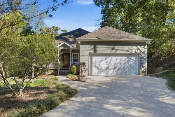 1182 E Elmwood Drive E, Chattanooga, TN 37405