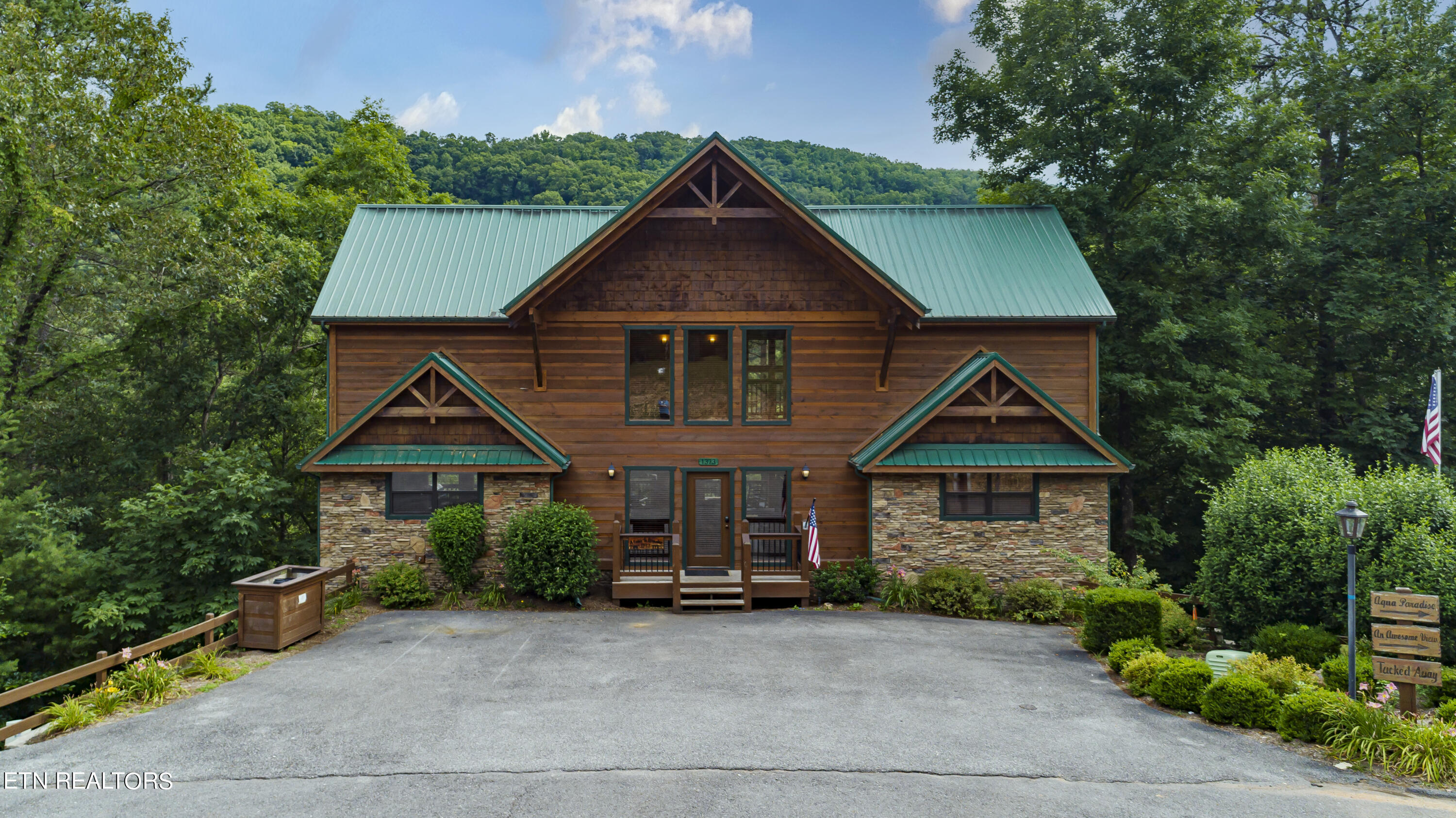 1373 Parkview Vista Way Pigeon Forge TN 37863 BHGRE