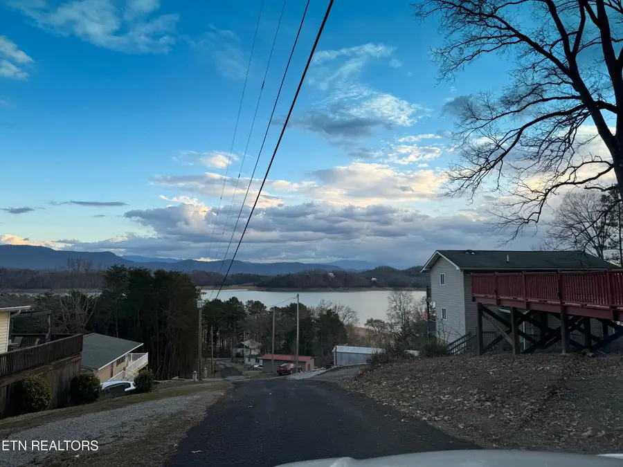 1538 Mayflower Lane, Dandridge, TN 37725 - Image #2