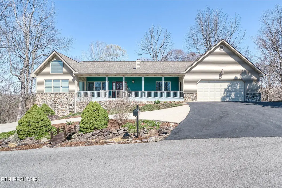 566 Mallard Pointe Rd, Byrdstown, TN 38549 - Image #1