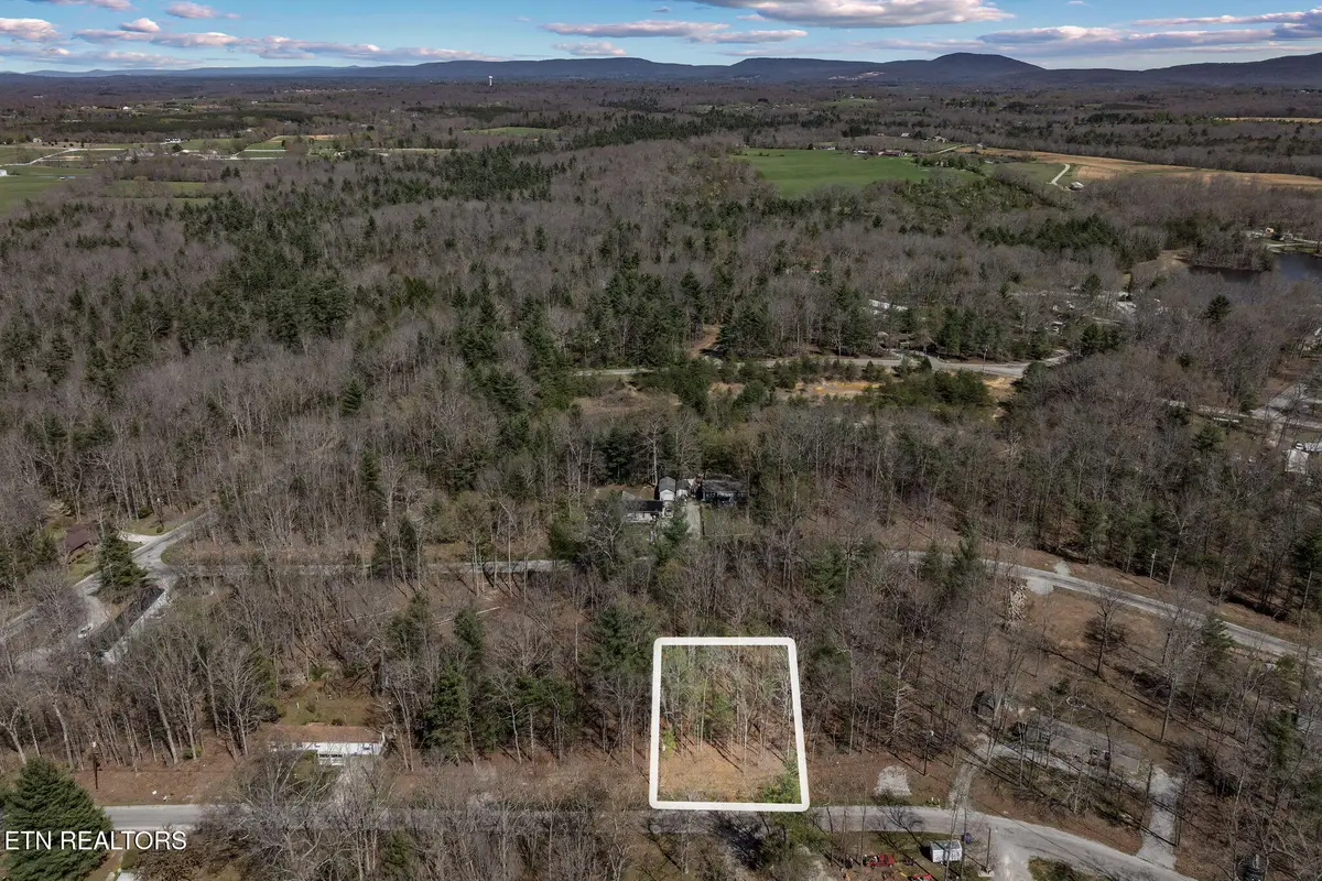 6054 Loch Loosa Drive, Crossville, TN 38572 - Image #1