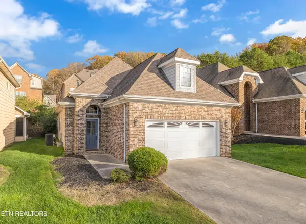 1036 Gothic Manor Way, Knoxville, TN 37923