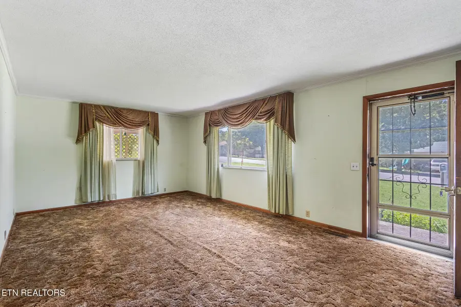 717 James St, Athens, TN 37303 - Image #2