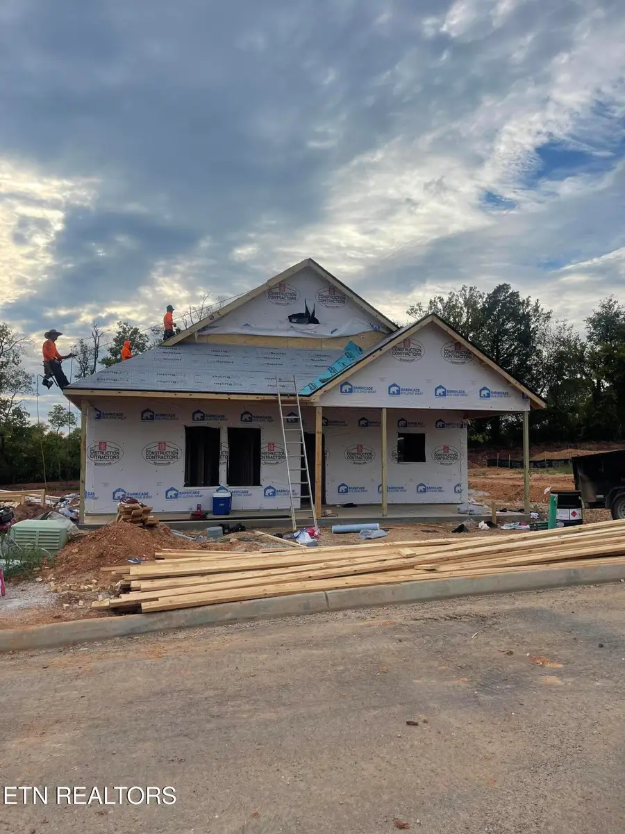 924 Stratford Avenue, Sweetwater, TN 37874 - Image #2