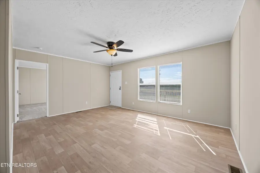 323 Foster Rd, Blaine, TN 37709 - Image #3