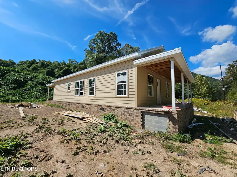 423 Roslyn Ave, Cumberland Gap, TN 37724 - Image #2
