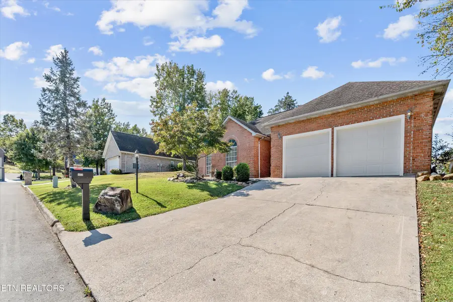 1053 Saint Johns Dr, Maryville, TN 37801 - Image #3