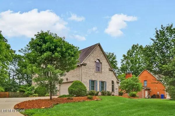 105 W Melbourne Rd, Oak Ridge, TN 37830