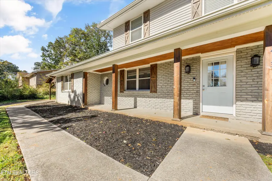 5413 NW Smoky Trail Tr, Knoxville, TN 37909 - Image #2