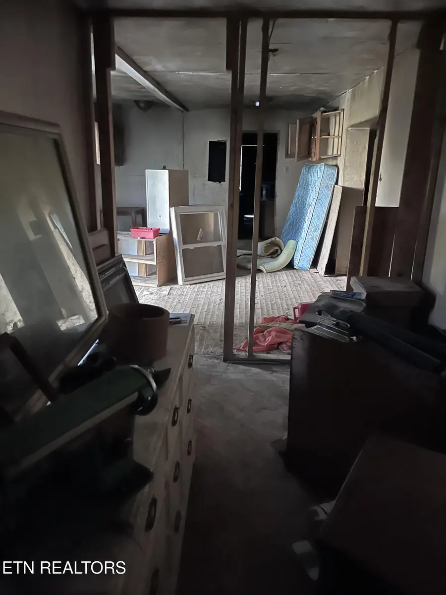 8606 Apple St, Pound, VA 24279 - Image #2