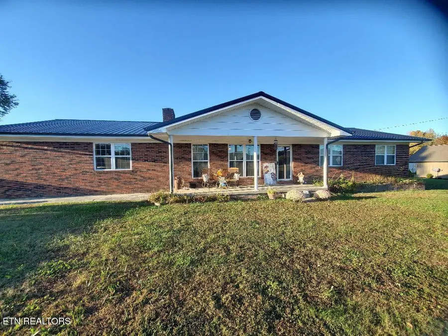 987 Pleasant Grove Rd, Winfield, TN 37892 - Image #2