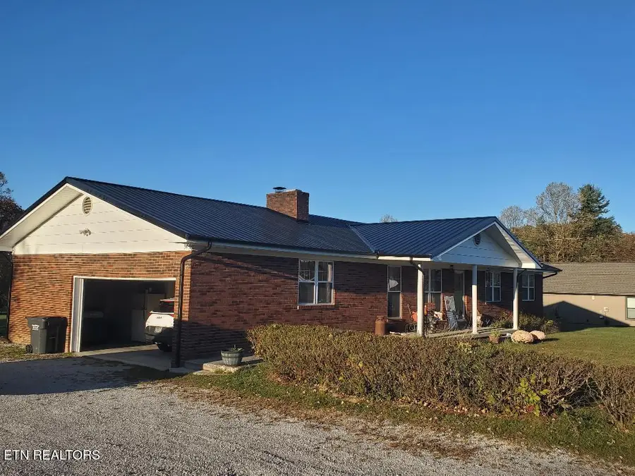 987 Pleasant Grove Rd, Winfield, TN 37892 - Image #3