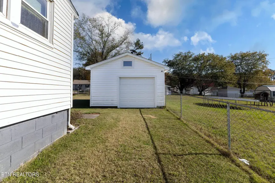 109 Lee Drive, Lenoir City, TN 37771 - Image #3