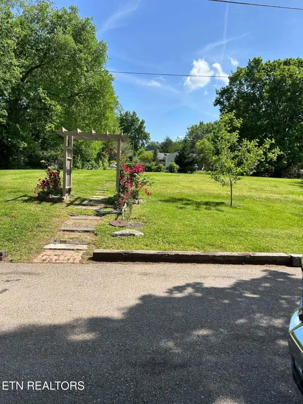 5509 Dandyline Drive, Knoxville, TN 37914