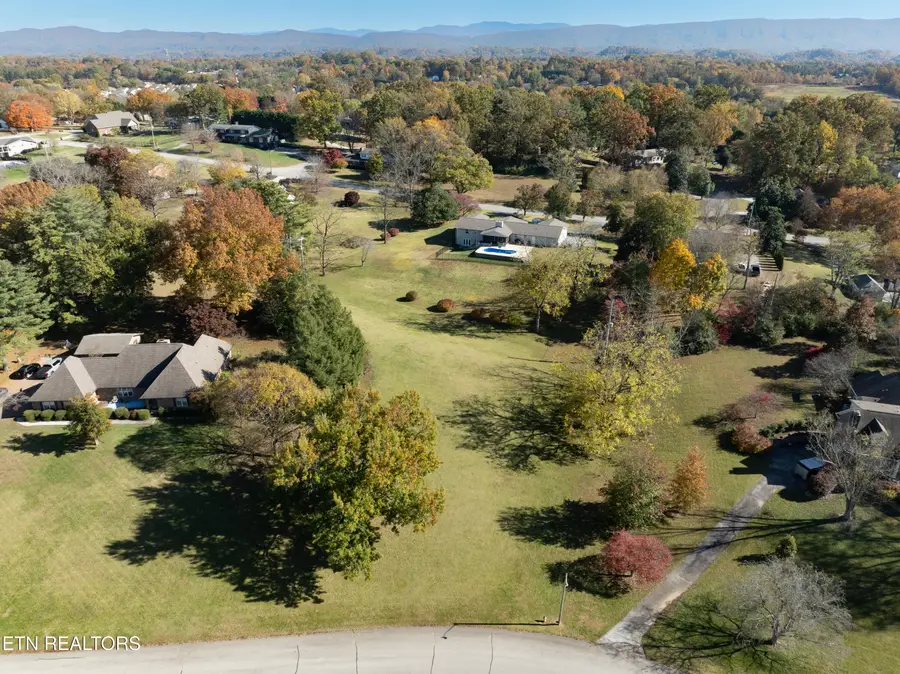 1126 N Heritage Drive, Maryville, TN 37803 - Image #3